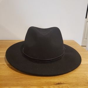 Black fedora hat